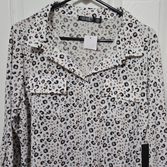 Elegant Animal Print Blouse - Picture 3 of 5